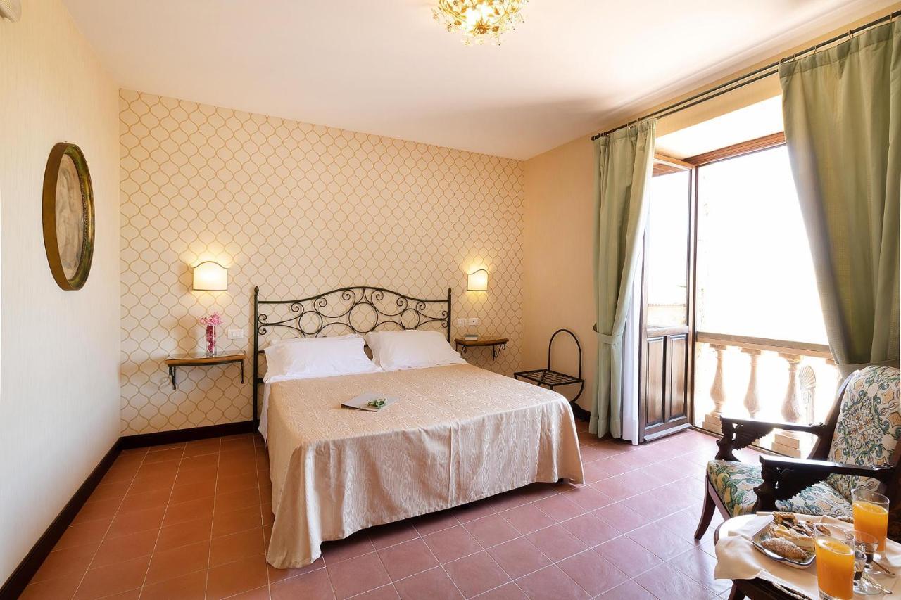 Hotel Villa Favorita Noto Eksteriør bilde